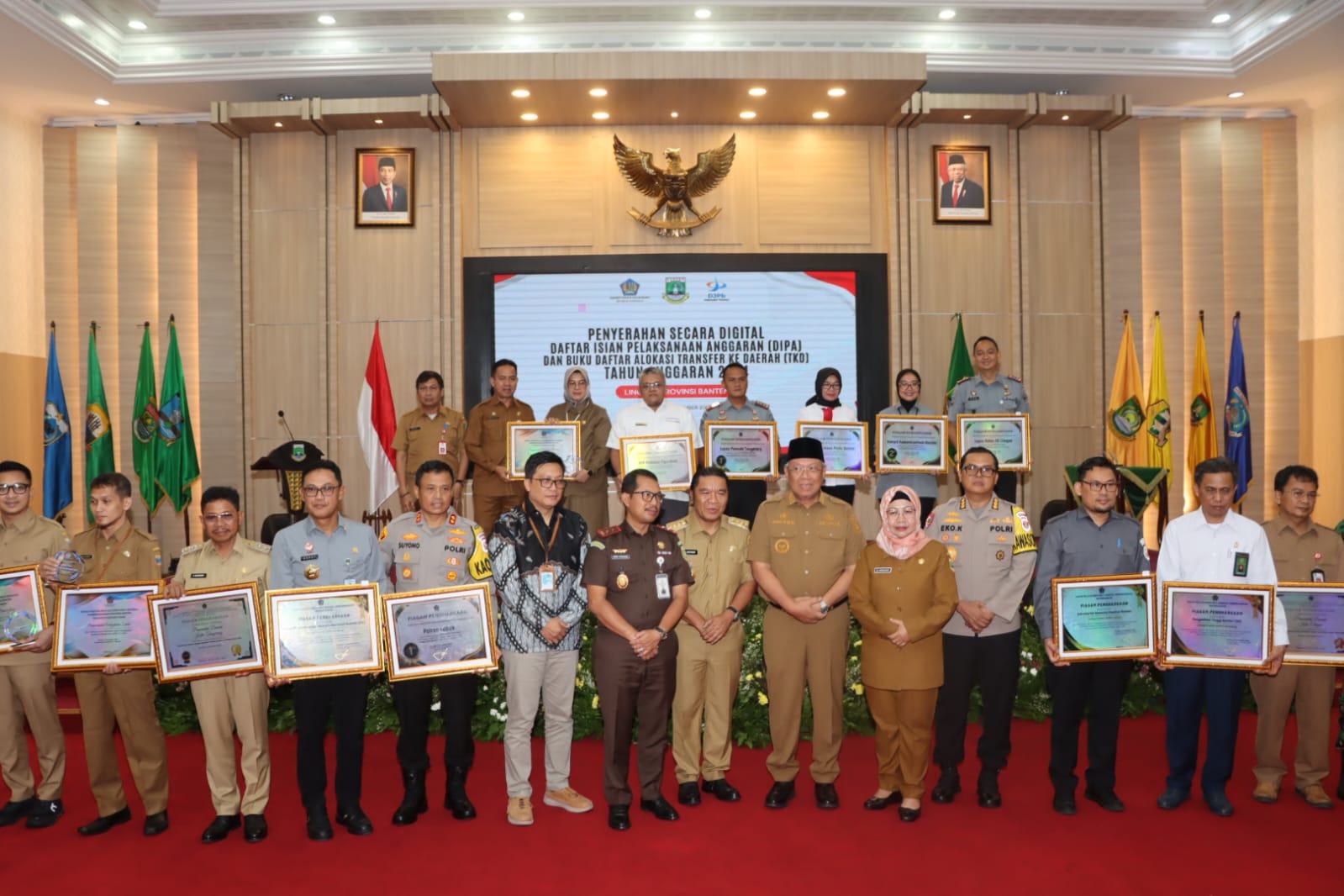 Kapolres Lebak Terima Penghargaan dari Kakanwil DJPB Banten sebagai IKPA Terbaik Tahun 2023