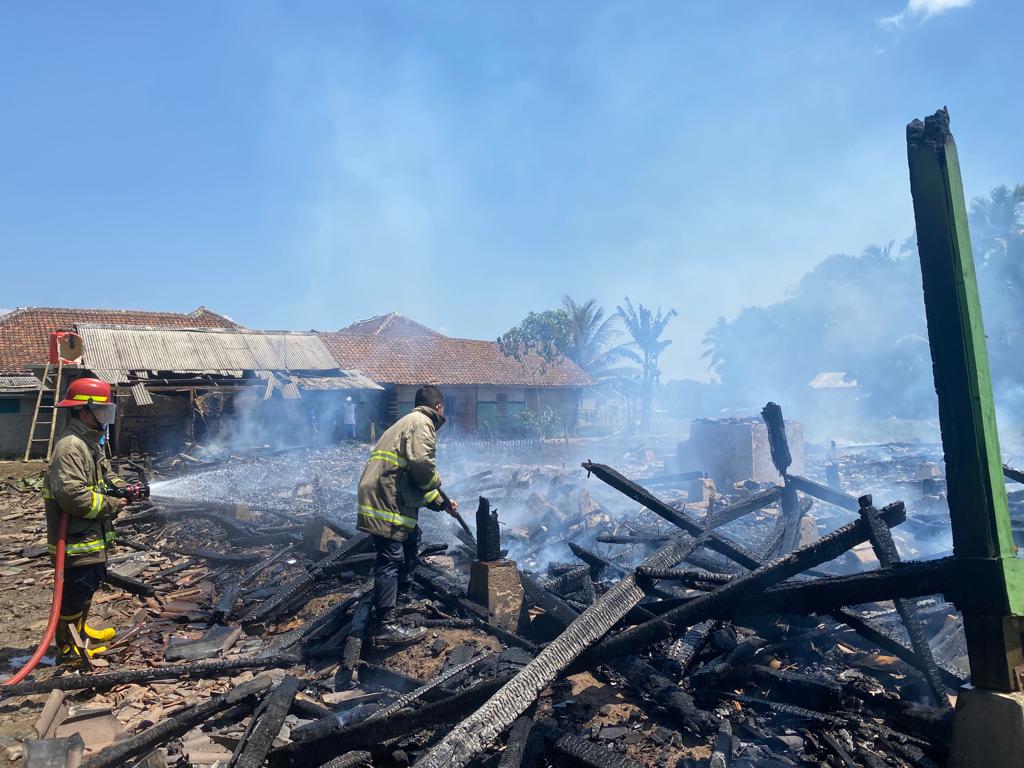 Diduga Akibat Korsleting listrik Ponpes Miftahul Ulum Ludes Dilalap Sijago Merah Kerugian Ditaksir Hingga Puluhan Juta Rupiah