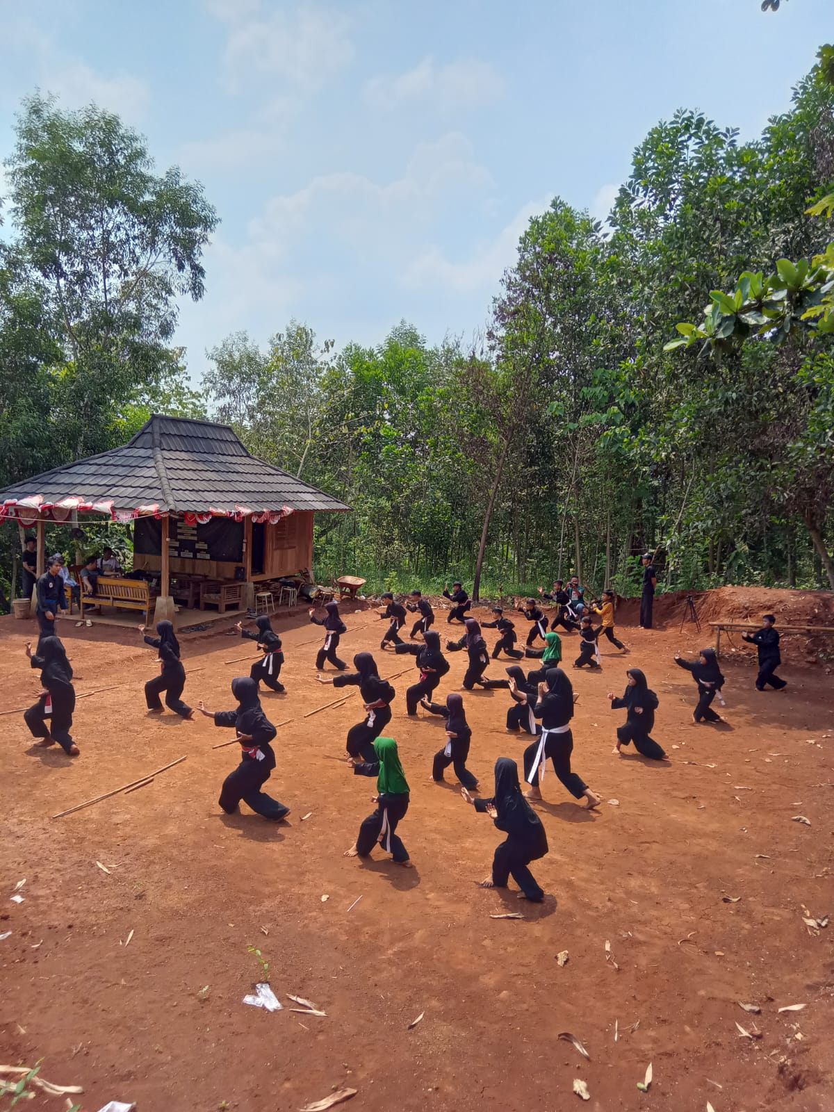 Padepokan 11 Elang Putih Dari Selatan Gelar Latihan Rutin Asah Keterampilan Beladiri Pencak Silat