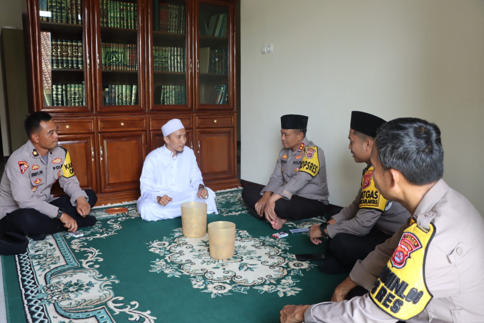 Jelang Pemilu Kapolres Lebak Laksanakan Coolling System Dengan Menyambangi Ponpes Daar El Syuro