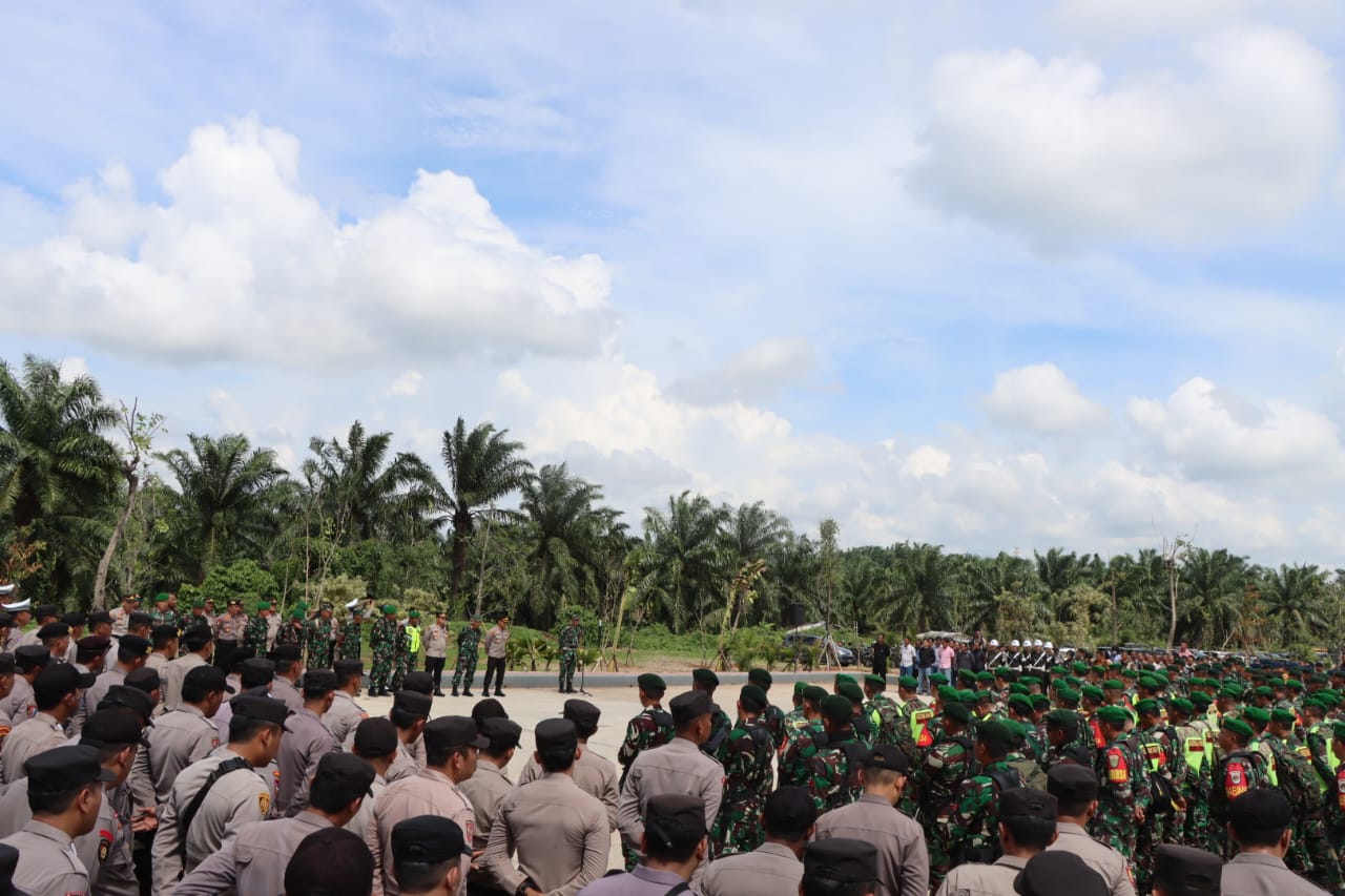 Kapolres Lebak Beserta Dandim 0603 Lebak, Mengikuti Gelar Apel Pasuka Dalam Rangka Persiapan Kunjungan Presiden RI