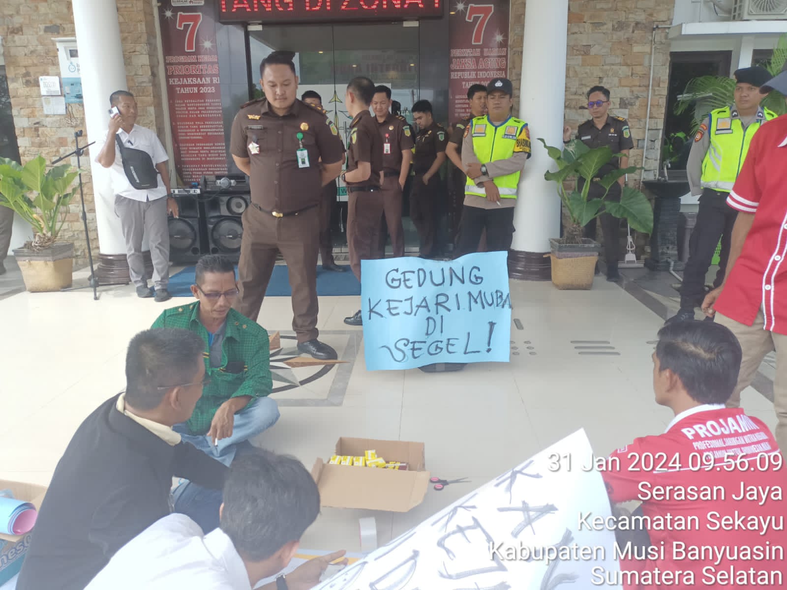 Dinilai Lamban Dalam Penanganan Kasus Laporan,Kejari Muba Digruduk DPC Projamin