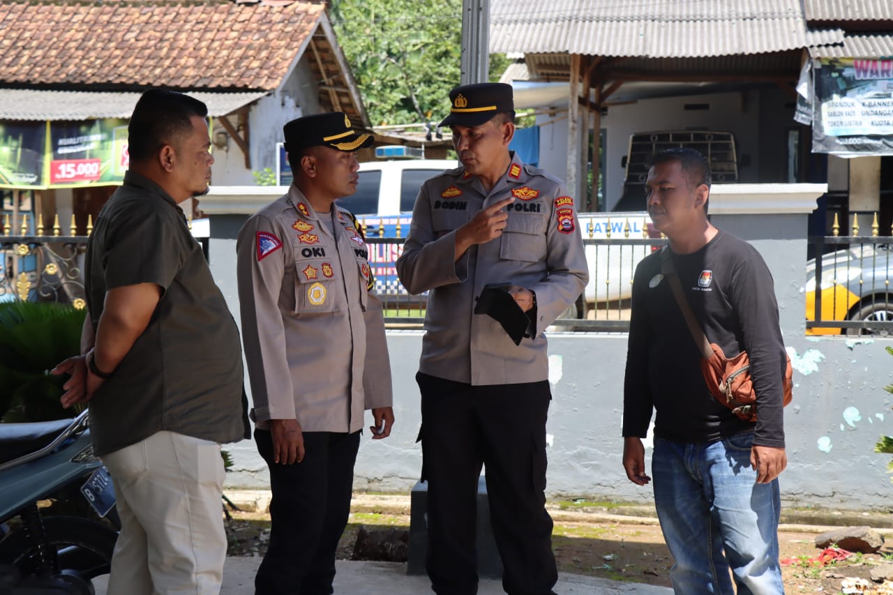 Kapolres Pandeglang Polda Banten Tinjau Distribusi Logistik Pemilu Tahun 2024, Dan Mengajak Masyarakat Jaga Kamtibmas