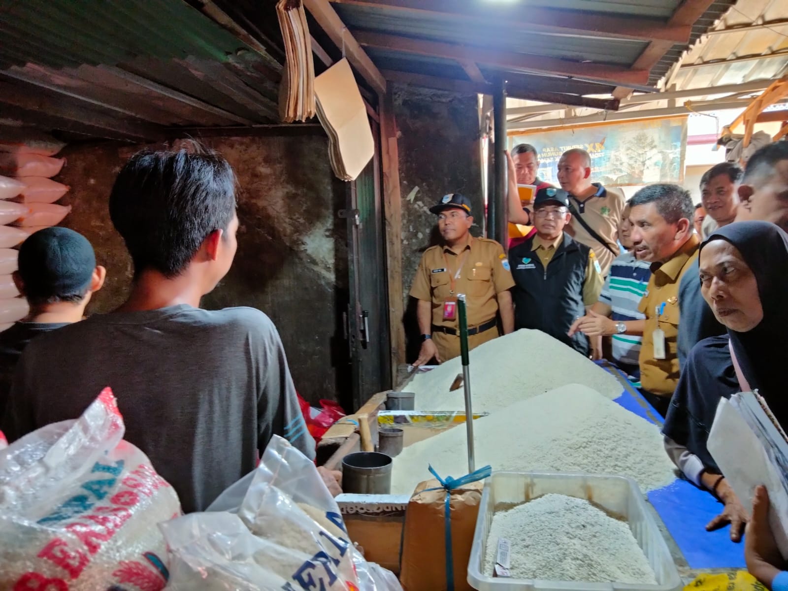 Sekda Kabupaten Pandeglang Pastikan Kenaikan Harga Komoditi Beras Dipasar Badak Masih Stabi