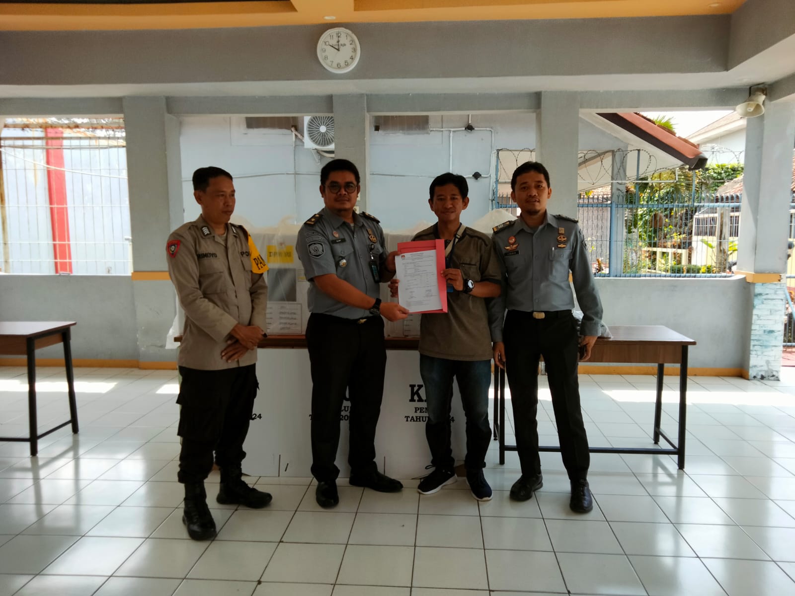 Rutan Kelas IIB Warga Binaan Lembaga Pemasyarakatan Pandeglang Terima Logistik 5 Kotak Suara Beserta Kelengkapannya