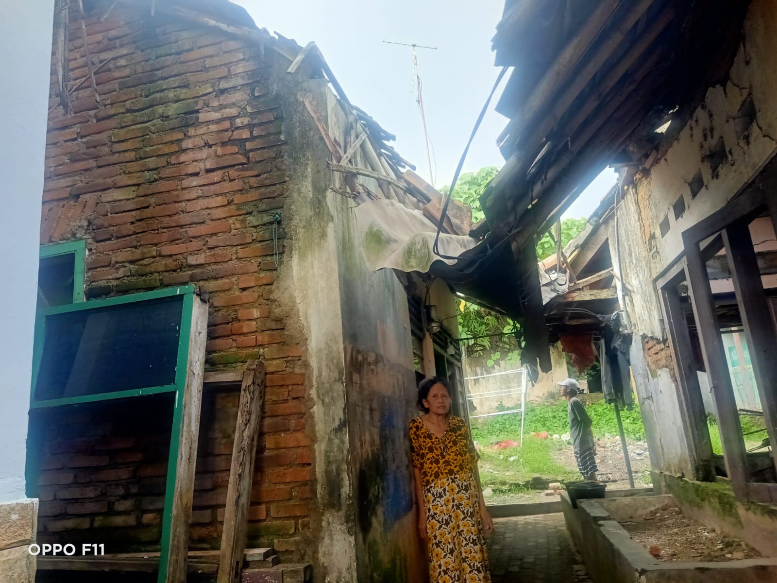 Janda Tua Tinggal di Rumah Yang Hampir Ambruk Berharap Adanya Bantuan Dari Pemkab Lebak