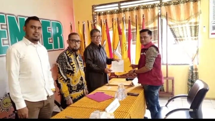 Hj Lucianty Ambil Formulir Pendaftaran Calon Bupati Muba di Golkar Diiringi Perwakilan Milenial Dan Disabilitas