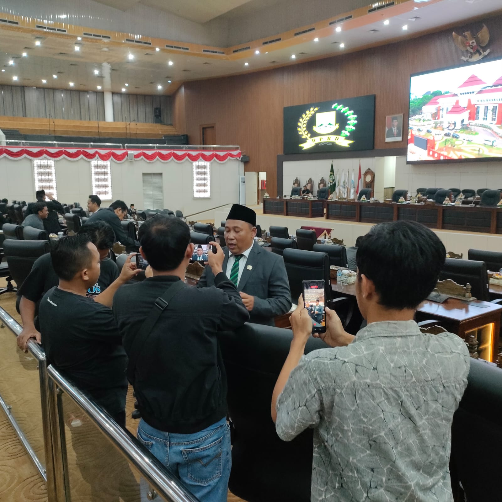 Wakil Ketua Dari Fraksi PPP- PSI DPRD Provinsi Banten, Meminta APH Tangkap Pelaku Seks Menyimpang di Kecamatan warunggunung