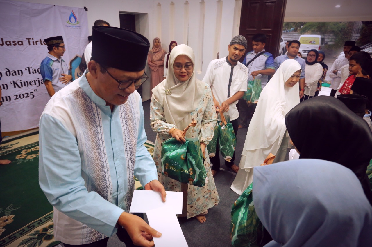 Safari Ramadhan, Perum Jasa Tirta II Menebar Kebahagiaan melalui Santunan untuk Sesama