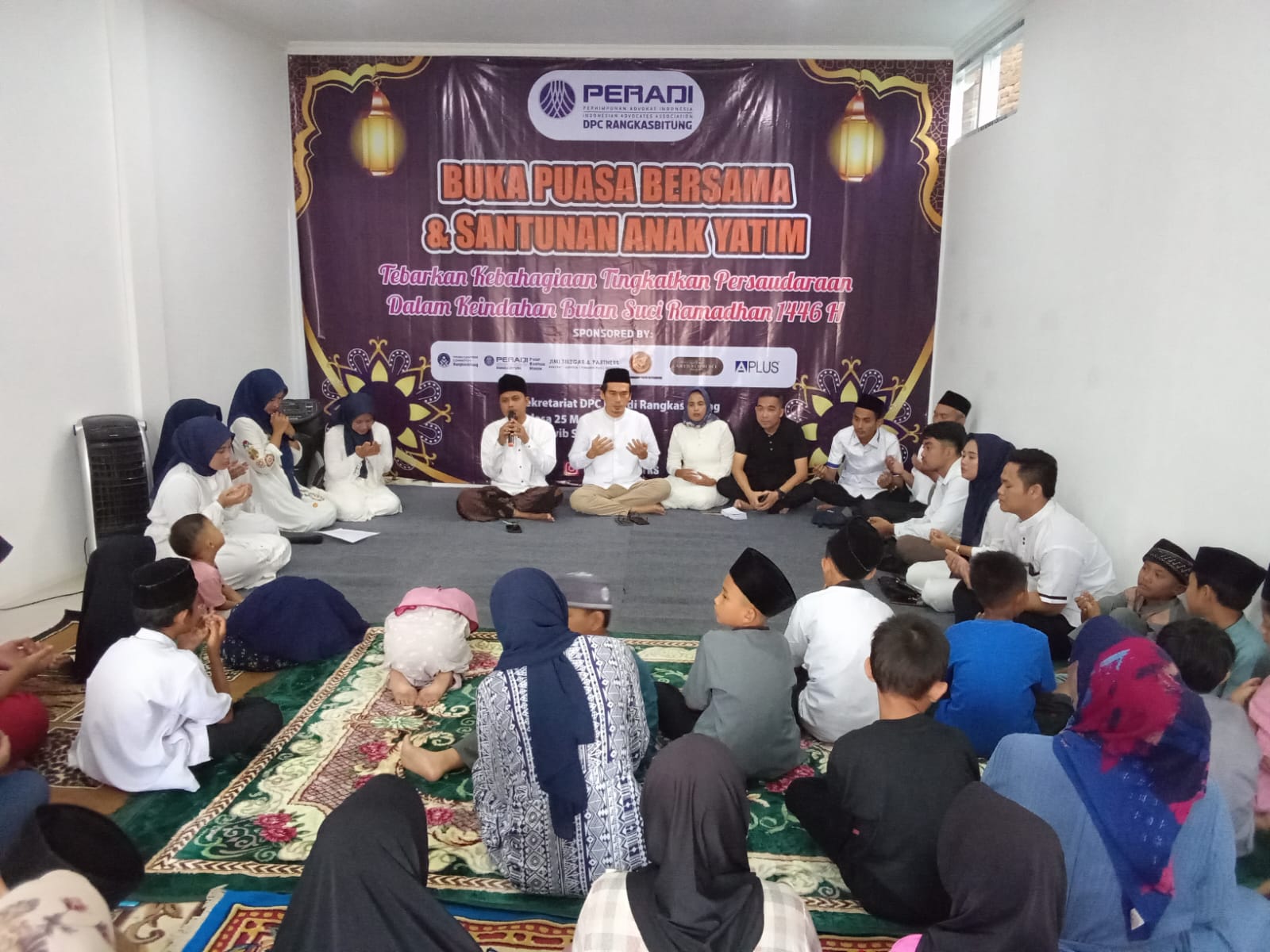 Berbagi Kebahagian di Bulan Suci Ramadhan DPC Peradi Lebak Gelar Bukber bersama Puluhan Anak Yatim Piatu