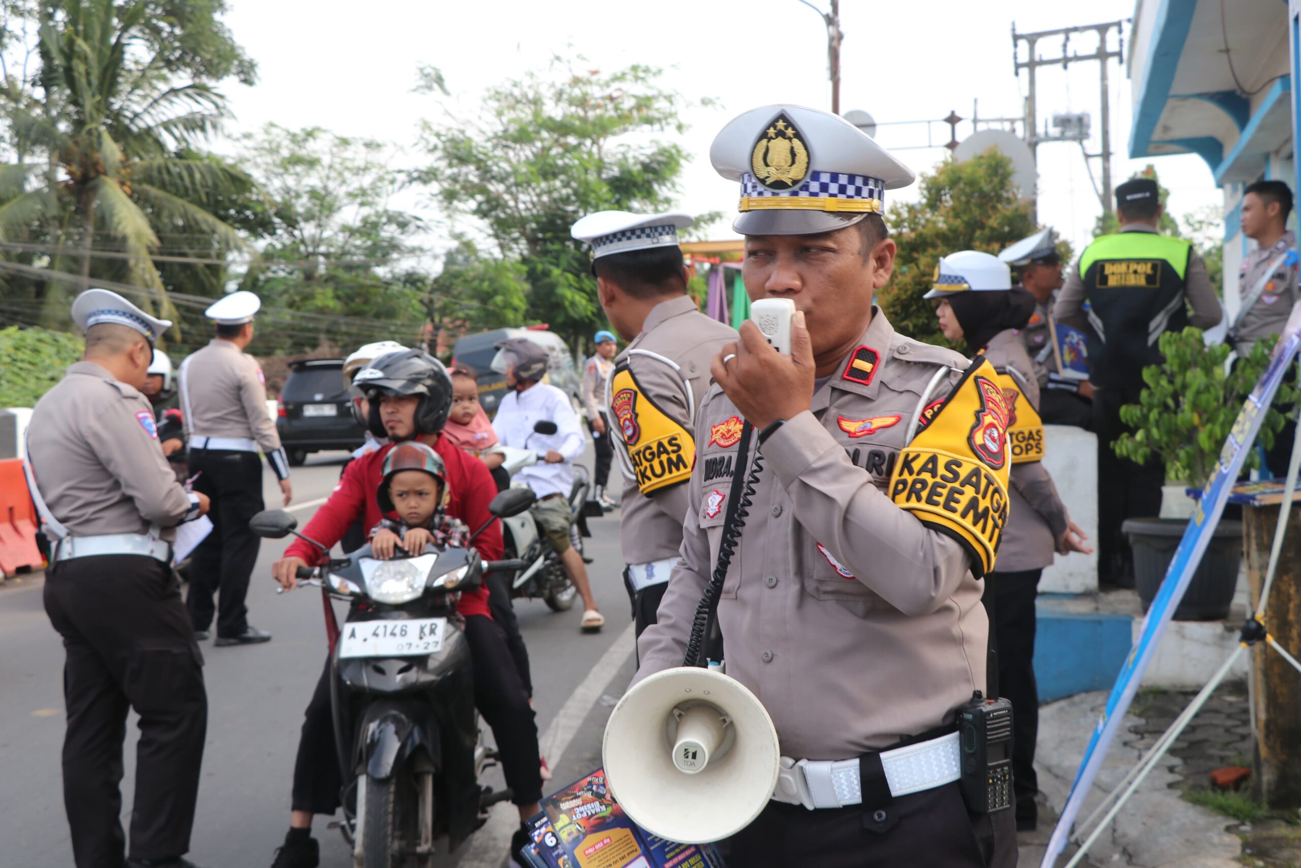 Oprasi Patuh Maung ke-2 Di jalan Ahmad Yani, Satlantas Polres Lebak Berikan Penyuluhan Terhdap Pelangar Lalulintas Dengan Cara Humanis