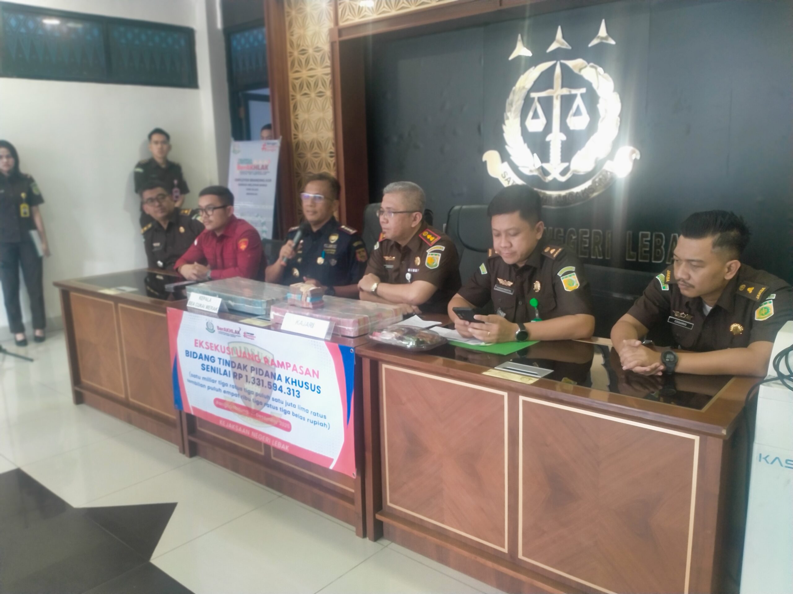 Eksekusi Uang Rampasan Rp1,3 Miliar Kasus Rokok Ilegal di Lebak, Disetor ke Kas Negara