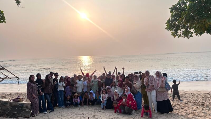 HUT Ke-81 RI Jadi Momentum Keluarga Besar Oyot H. Dulpani Pererat Silaturahmi di Pantai Sambolo